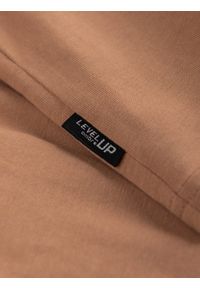 Ombre Clothing - T-shirt męski bawełniany z kieszonką - jasnobrązowy V7 OM-TSPT-0154 - XXL. Kolor: brązowy. Materiał: bawełna. Wzór: aplikacja, nadruk #6