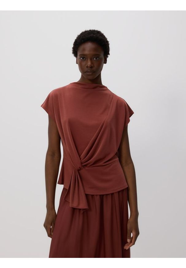 Reserved - Gładka bluzka z modalem - miedziany. Kolor: brązowy. Materiał: tkanina. Wzór: gładki