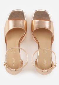 Born2be - Szampańskie Sandały VICES na Platformie i Słupku ze Skórzaną Wkładką Phelusa. Okazja: na wesele, do pracy, na spotkanie biznesowe, na ślub cywilny. Zapięcie: pasek. Kolor: złoty. Materiał: skóra. Obcas: na platformie. Styl: biznesowy. Wysokość obcasa: średni #8