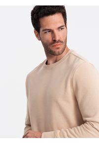 Ombre Clothing - Nierozpinana męska bluza dresowa BASIC – beżowa V6 - Rozmiar: L. Okazja: na co dzień. Kolor: beżowy. Materiał: dresówka. Wzór: gładki. Styl: klasyczny, casual #6