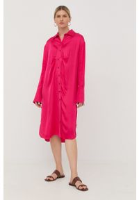 Birgitte Herskind sukienka kolor różowy midi oversize. Kolor: różowy. Materiał: tkanina, guma. Długość rękawa: długi rękaw. Typ sukienki: oversize. Długość: midi #4