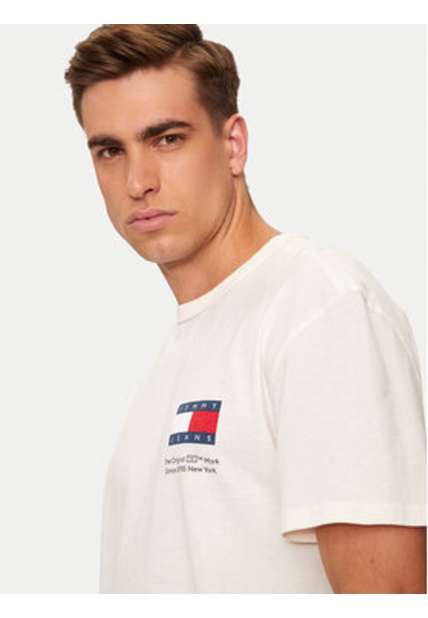 Tommy Jeans T-Shirt Fun Novelty DM0DM19686 Écru Regular Fit. Materiał: bawełna