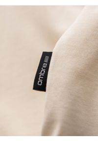Ombre Clothing - Męski bawełniany t-shirt z printowaną kieszonką – kremowy V2 - Rozmiar: M. Okazja: na co dzień. Kolor: kremowy. Materiał: bawełna. Długość: krótkie. Wzór: aplikacja. Styl: klasyczny, casual #5