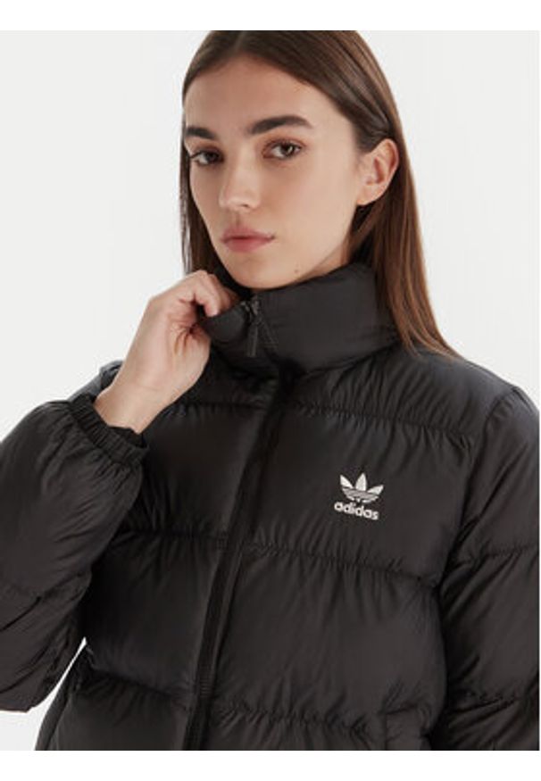 Adidas - adidas Kurtka zimowa adicolor JD0420 Czarny Regular Fit. Kolor: czarny. Materiał: syntetyk. Sezon: zima