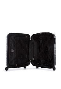 Wittchen - Mała walizka z zawieszką. Kolor: czarny. Materiał: guma #5