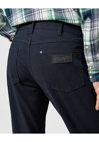 Wrangler - WRANGLER GREENSBORO MĘSKIE SPODNIE MATERIAŁOWE MATERIAŁ CHINO DARK NAVY 112358043 W15Q017344 #5