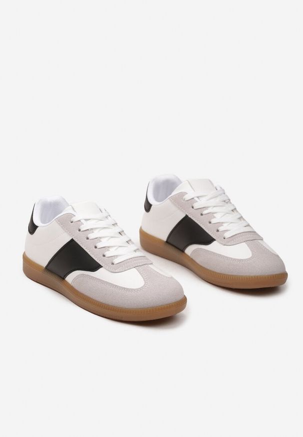 Renee - Biało-Czarne Sneakersy Tenisówki z Klasycznym Sznurowaniem Norio. Kolor: biały. Materiał: jeans