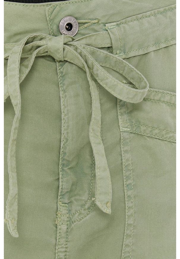 Pepe Jeans Spodnie Dash damskie kolor zielony proste medium waist. Okazja: na co dzień. Kolor: zielony. Materiał: tkanina. Styl: casual