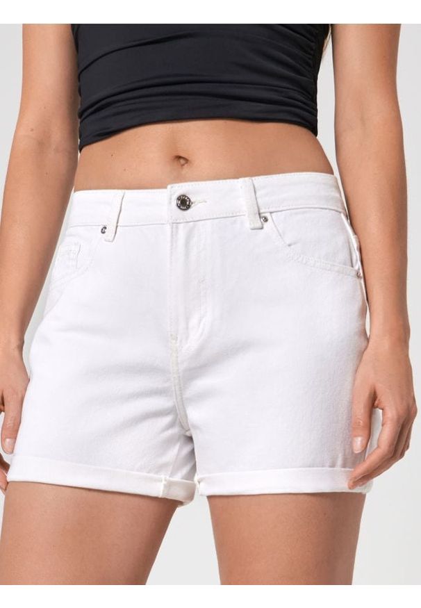 Sinsay - Szorty jeansowe mom high waist - biały. Stan: podwyższony. Kolor: biały. Materiał: jeans