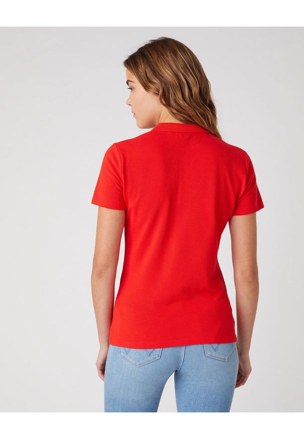 Wrangler - DAMSKI T-SHIRT WRANGLER POLO FLAME RED W7Q1-K4-R06 112132076. Typ kołnierza: polo
