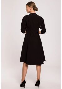 Sukienki.shop - Elegancka sukienka oversize rozkloszowana z dekoltem czarna. Okazja: na komunię, na ślub cywilny, na wesele, na imprezę. Kolor: czarny. Typ sukienki: oversize. Styl: elegancki #4