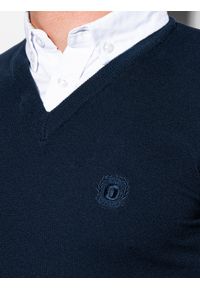 Ombre Clothing - Sweter męski E120 - granatowy - XXL. Typ kołnierza: dekolt w serek, kołnierzyk koszulowy. Kolor: niebieski. Materiał: nylon, materiał, bawełna. Styl: klasyczny