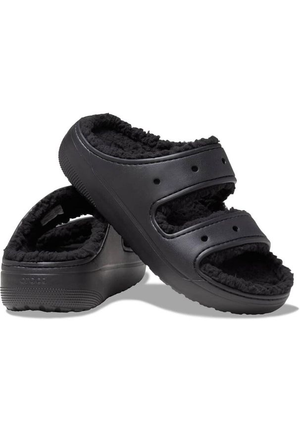 Crocs Classic Cozzzy Sandal. Kolor: czarny. Materiał: futro. Wzór: paski