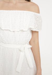 Born2be - Biała Sukienka Hiszpanka z Ozdobnym Haftem i Paskiem w Talii Perenna. Okazja: na co dzień. Typ kołnierza: dekolt hiszpanka. Kolor: biały. Wzór: haft. Styl: wizytowy, casual, elegancki #2