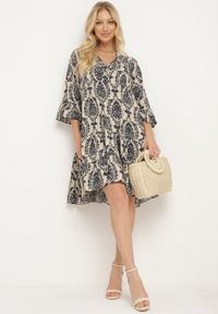 Born2be - Granatowo-Beżowa Bawełniana Rozkloszowana Sukienka z Falbankami Miloa. Typ kołnierza: kołnierz z falbankami. Kolor: niebieski. Materiał: bawełna. Typ sukienki: rozkloszowane #1