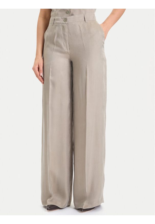 Guess Spodnie materiałowe W5YB02 WH5N2 Beżowy Regular Fit. Kolor: beżowy. Materiał: syntetyk, wiskoza