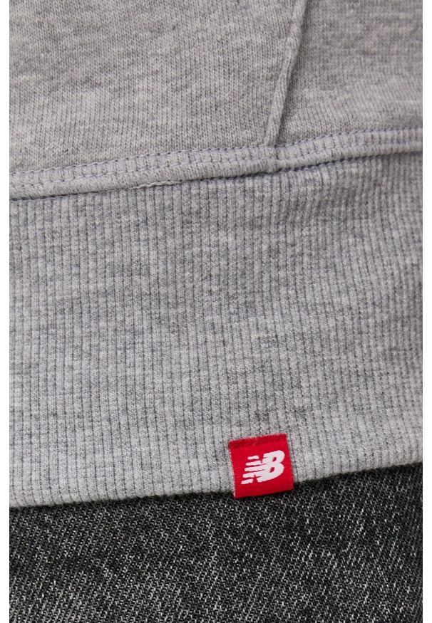 New Balance Bluza MT03558AG męska kolor szary z kapturem melanżowa. Typ kołnierza: kaptur. Kolor: szary. Materiał: dzianina. Wzór: melanż