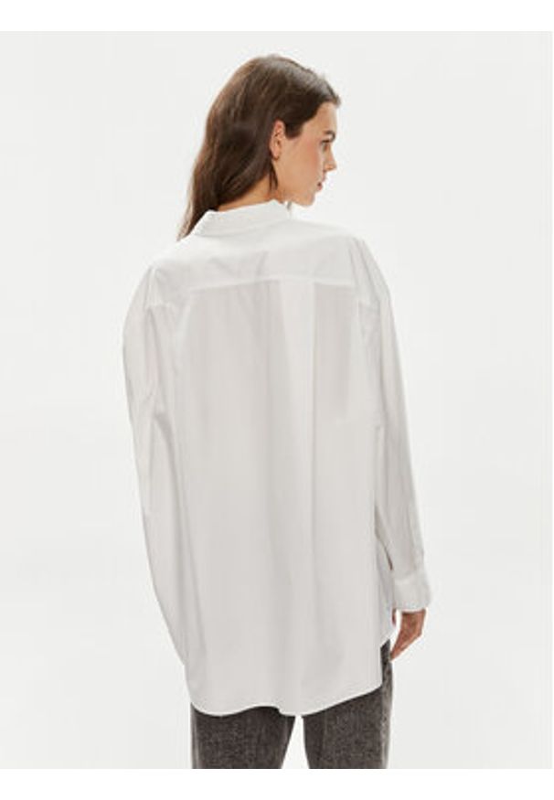 Tommy Jeans Koszula Essential DW0DW18659 Biały Oversize. Kolor: biały. Materiał: bawełna