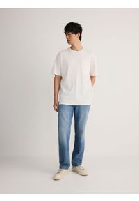 Reserved - T-shirt comfort z kieszonką - złamana biel. Materiał: dzianina #1