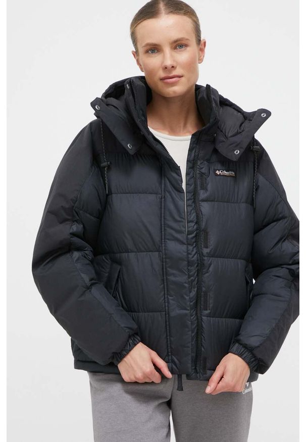 columbia - Columbia kurtka damska kolor czarny zimowa. Kolor: czarny. Materiał: włókno, materiał. Sezon: zima