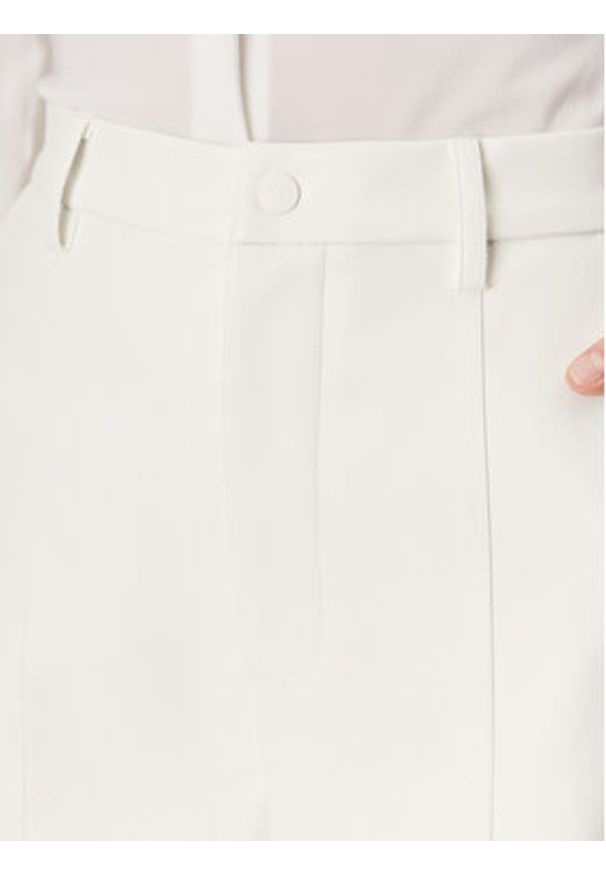 BARDOT - Bardot Spodnie z imitacji skóry 58936PB1 Biały Regular Fit. Kolor: biały. Materiał: skóra