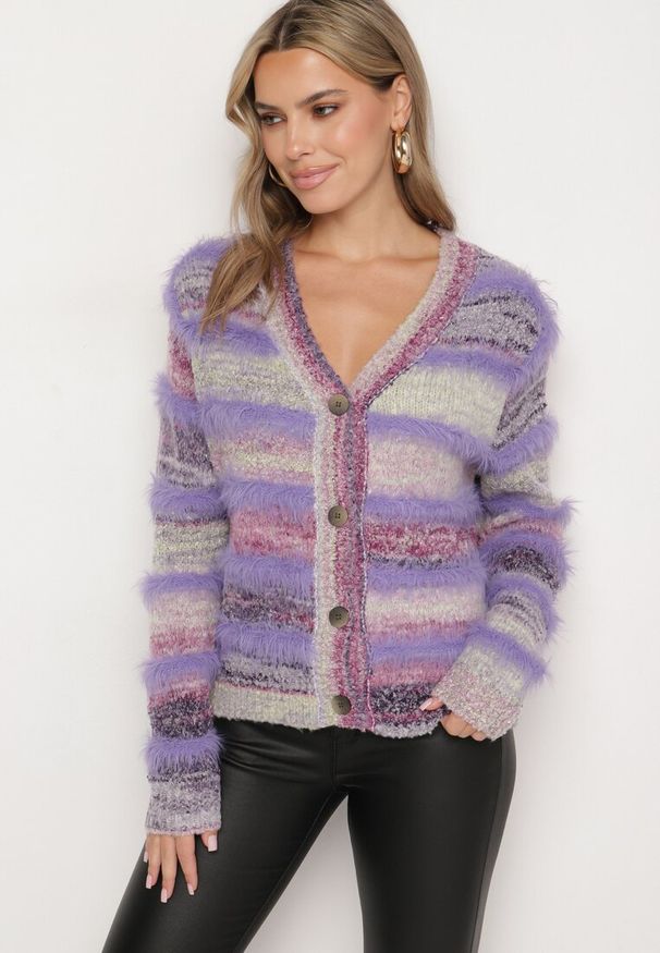 Born2be - Fioletowy Kardigan z Wełną i Wiskozą na Guziki Ozdobiony Paskami Esalenia. Okazja: na co dzień. Typ kołnierza: dekolt w serek. Kolor: fioletowy. Materiał: wełna, wiskoza. Długość rękawa: długi rękaw. Długość: długie. Wzór: aplikacja. Styl: casual, elegancki