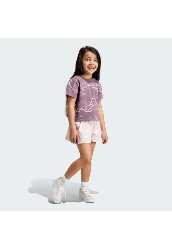 Adidas - Zestaw Disney Minnie and Daisy Tee. Kolor: fioletowy, wielokolorowy, różowy. Wzór: motyw z bajki. Styl: sportowy