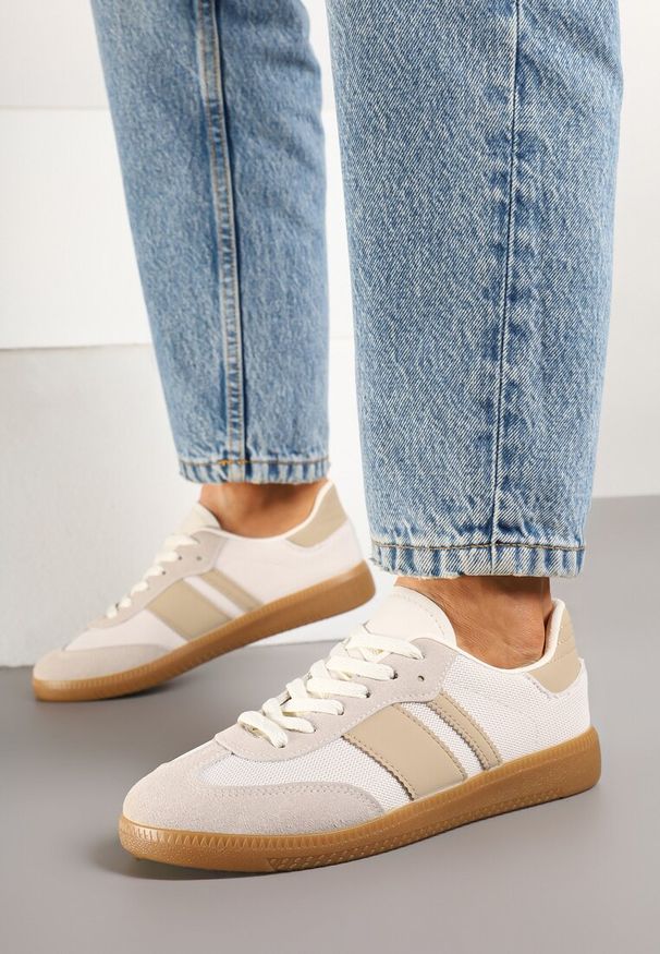 Renee - Beżowe Sneakersy na Kauczukowej Podeszwie Ozdobione Paskami Emidi. Okazja: na co dzień. Zapięcie: pasek. Kolor: beżowy. Materiał: kauczuk. Wzór: aplikacja. Obcas: na obcasie. Wysokość obcasa: niski