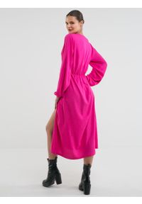 Big-Star - Sukienka damska z wiskozy midi różowa Rene 601. Kolor: różowy. Materiał: wiskoza. Długość rękawa: długi rękaw. Styl: klasyczny, elegancki. Długość: midi