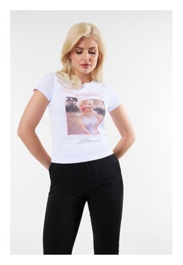 Guess T-Shirt W6BI51 K6658 Biały Regular Fit. Kolor: biały. Materiał: bawełna