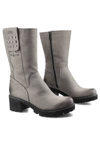 Szare Kozaki Simen Damskie Ocieplane Buty Zimowe. Okazja: na co dzień. Kolor: szary. Materiał: nubuk. Szerokość cholewki: normalna. Sezon: zima. Obcas: na obcasie. Styl: wizytowy, casual, elegancki. Wysokość obcasa: średni #4