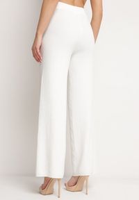 Born2be - Białe Spodnie z Szerokimi Nogawkami i Gumką w Pasie Elenorette. Kolor: biały