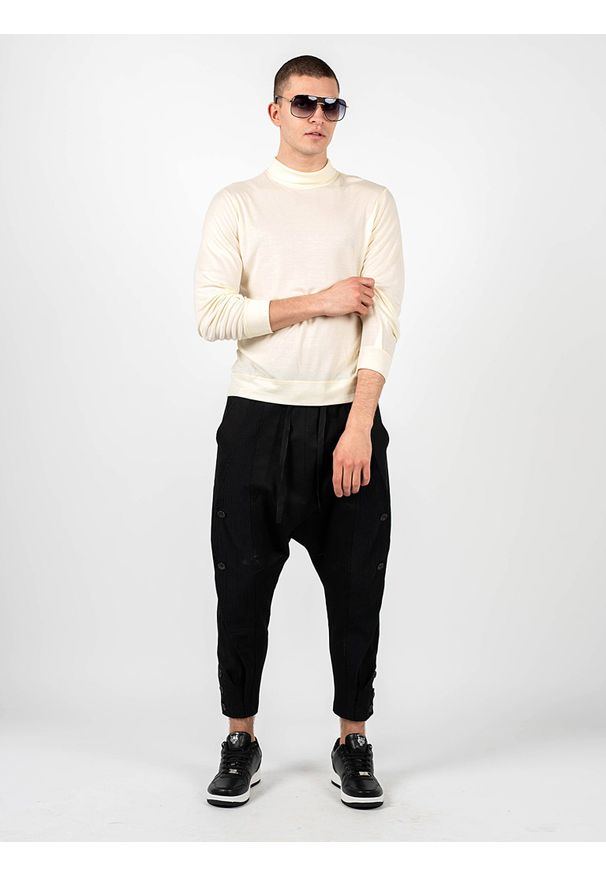Bally Longsleeve "Turtle-Neck" | 6235776 | Mężczyzna | Żółty, Kremowy. Okazja: na co dzień. Typ kołnierza: golf. Kolor: kremowy, żółty, wielokolorowy. Materiał: lyocell, kaszmir. Długość rękawa: długi rękaw. Wzór: aplikacja. Styl: casual