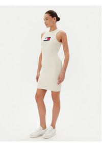 Tommy Jeans Sukienka dzianinowa DW0DW20877 Écru Slim Fit. Materiał: wiskoza