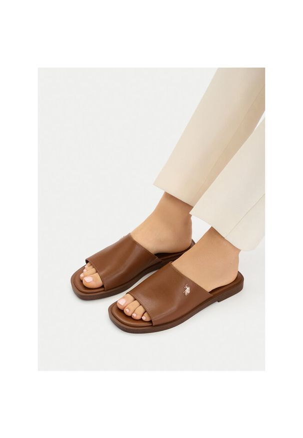 Klapki U.S. Polo Assn.. Kolor: brązowy
