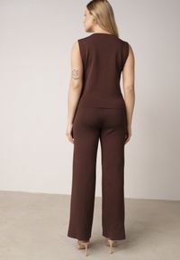 Born2be - Brązowy Komplet z Wiskozą Kamizelka z Ozdobami 3D i Szerokie Spodnie Eleti. Kolor: brązowy. Materiał: wiskoza. Wzór: aplikacja #2
