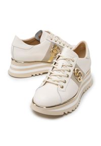 Wittchen - Damskie sneakersy skórzane z klamrą na platformie w pasy kremowe. Okazja: na co dzień. Nosek buta: okrągły. Zapięcie: klamry. Kolor: kremowy. Materiał: skóra. Wzór: aplikacja, paski. Obcas: na platformie #2