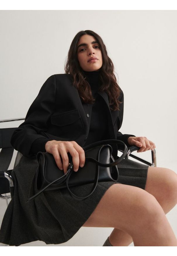 Reserved - Torebka crossbody z imitacji skóry - czarny. Kolor: czarny. Materiał: skórzane