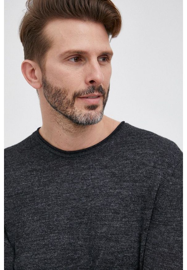 Sisley Sweter z domieszką wełny męski kolor szary. Okazja: na co dzień. Kolor: szary. Materiał: wełna. Długość rękawa: długi rękaw. Długość: długie. Styl: casual