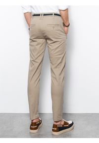 Ombre Clothing - Spodnie męskie chino z ozdobną taśmą w pasie - popielate V8 P156 - M. Okazja: na co dzień. Kolor: szary. Materiał: bawełna, tkanina, elastan. Styl: casual, klasyczny #4