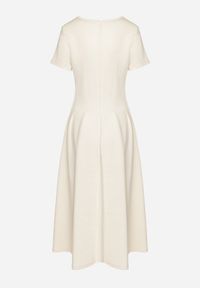 Born2be - Jasnobeżowa Taliowana Sukienka z Bawełną Zeraviae. Okazja: na co dzień. Kolor: beżowy. Materiał: bawełna. Typ sukienki: sportowe, proste. Styl: klasyczny, casual, sportowy #2