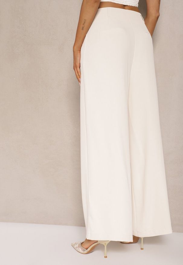 Renee - Jasnobeżowe Garniturowe Szerokie Spodnie High Waist Karmoi. Stan: podwyższony. Kolor: beżowy. Styl: klasyczny, elegancki