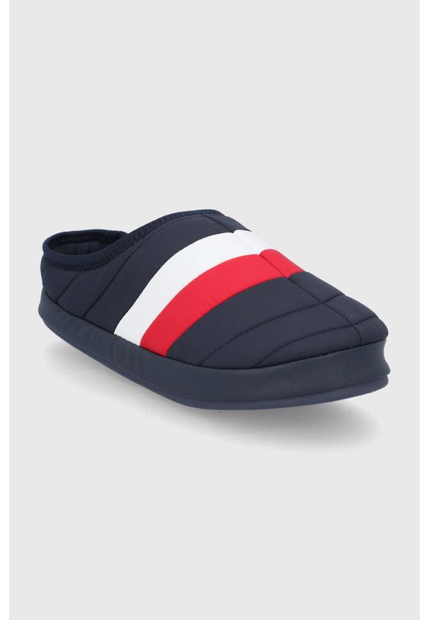 TOMMY HILFIGER - Tommy Hilfiger Kapcie kolor granatowy. Kolor: niebieski. Materiał: materiał