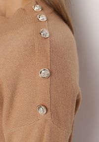 Born2be - Beżowy Sweter Półgolf z Modalem Wiskozą i Guzikami Emmiala. Okazja: na co dzień. Kolor: beżowy. Materiał: wiskoza. Długość rękawa: długi rękaw. Długość: długie. Styl: elegancki, casual #7