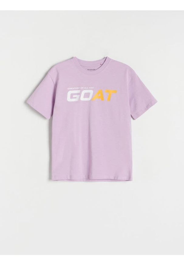 Reserved - Bawełniany t-shirt z nadrukiem - fioletowy. Kolor: fioletowy. Materiał: bawełna. Wzór: nadruk