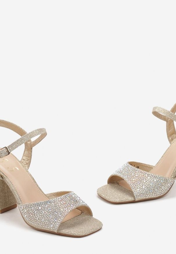 Renee - Złote Brokatowe Sandały na Słupku Zylane. Kolor: złoty. Obcas: na słupku. Styl: glamour