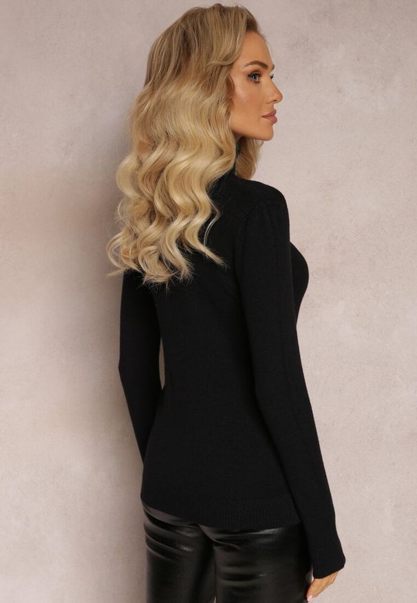 Renee - Czarny Golf Dzianinowy Apasge. Typ kołnierza: golf. Kolor: czarny. Materiał: dzianina. Długość rękawa: długi rękaw. Długość: długie. Styl: klasyczny