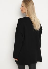 Born2be - Czarny Sweter z Wiskozą Ozdobiony Guzikami Alavire. Okazja: na co dzień. Kolor: czarny. Materiał: wiskoza. Wzór: aplikacja. Styl: casual, elegancki #7