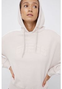 Guess Bluza damska kolor beżowy z kapturem z aplikacją. Typ kołnierza: kaptur. Kolor: beżowy. Materiał: bawełna. Wzór: aplikacja #5