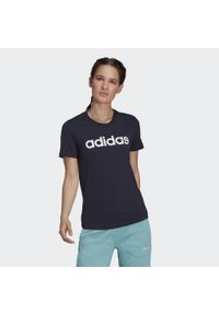 Adidas - T-shirt damski z logo adidas Essentials. Kolor: niebieski, wielokolorowy, biały. Sport: taniec, joga i pilates